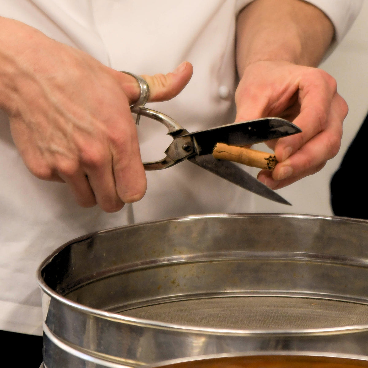 LA LAVORAZIONE ARTIGIANALE
